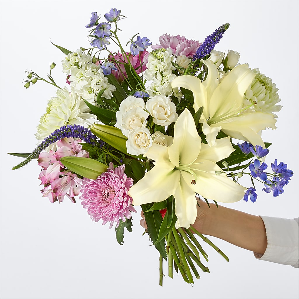 Winter Celebration Bouquet – JANIE'S COUNTRY GALLERY FLORIST, Bristol VA
