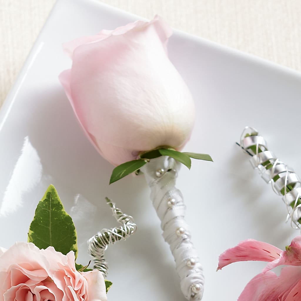 Pink Rose Boutonniere – JANIE'S COUNTRY GALLERY FLORIST, Bristol VA