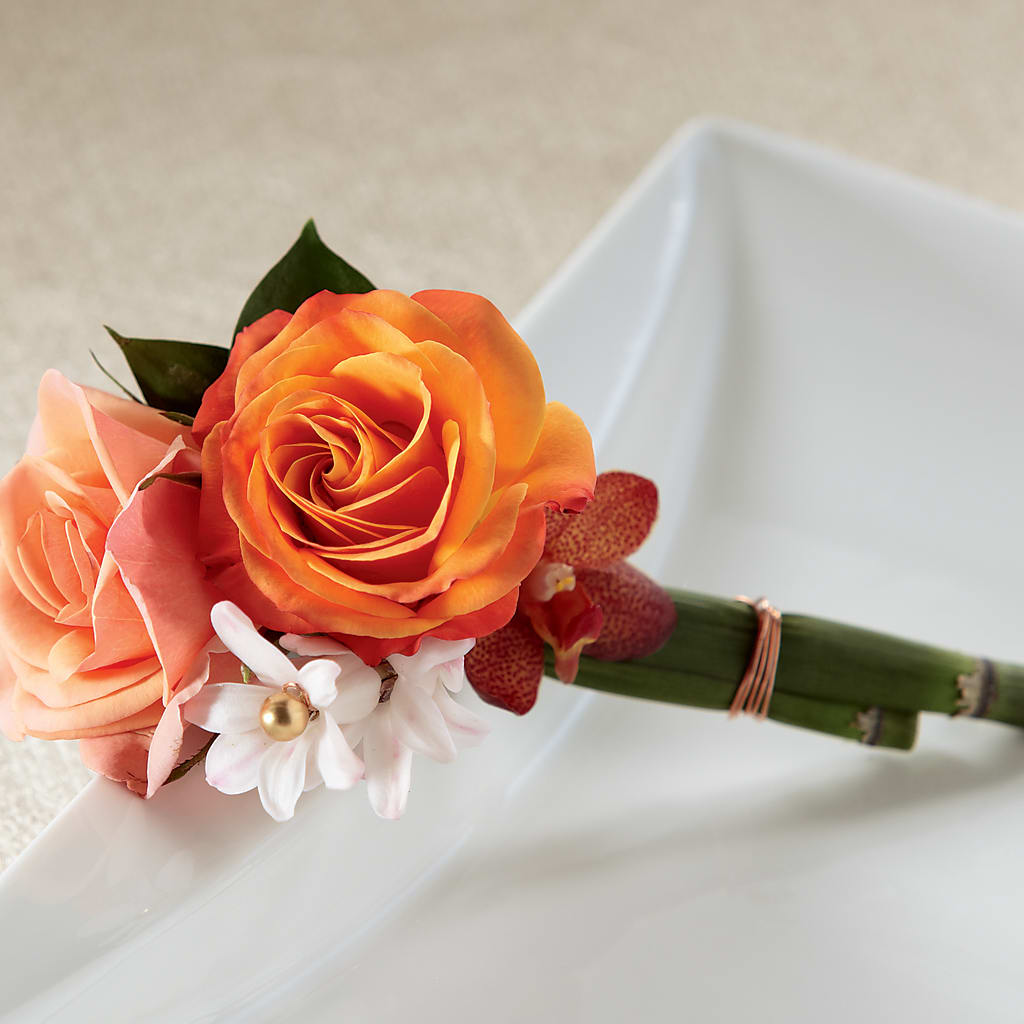 Sunset Dream Boutonniere – JANIE'S COUNTRY GALLERY FLORIST, Bristol VA