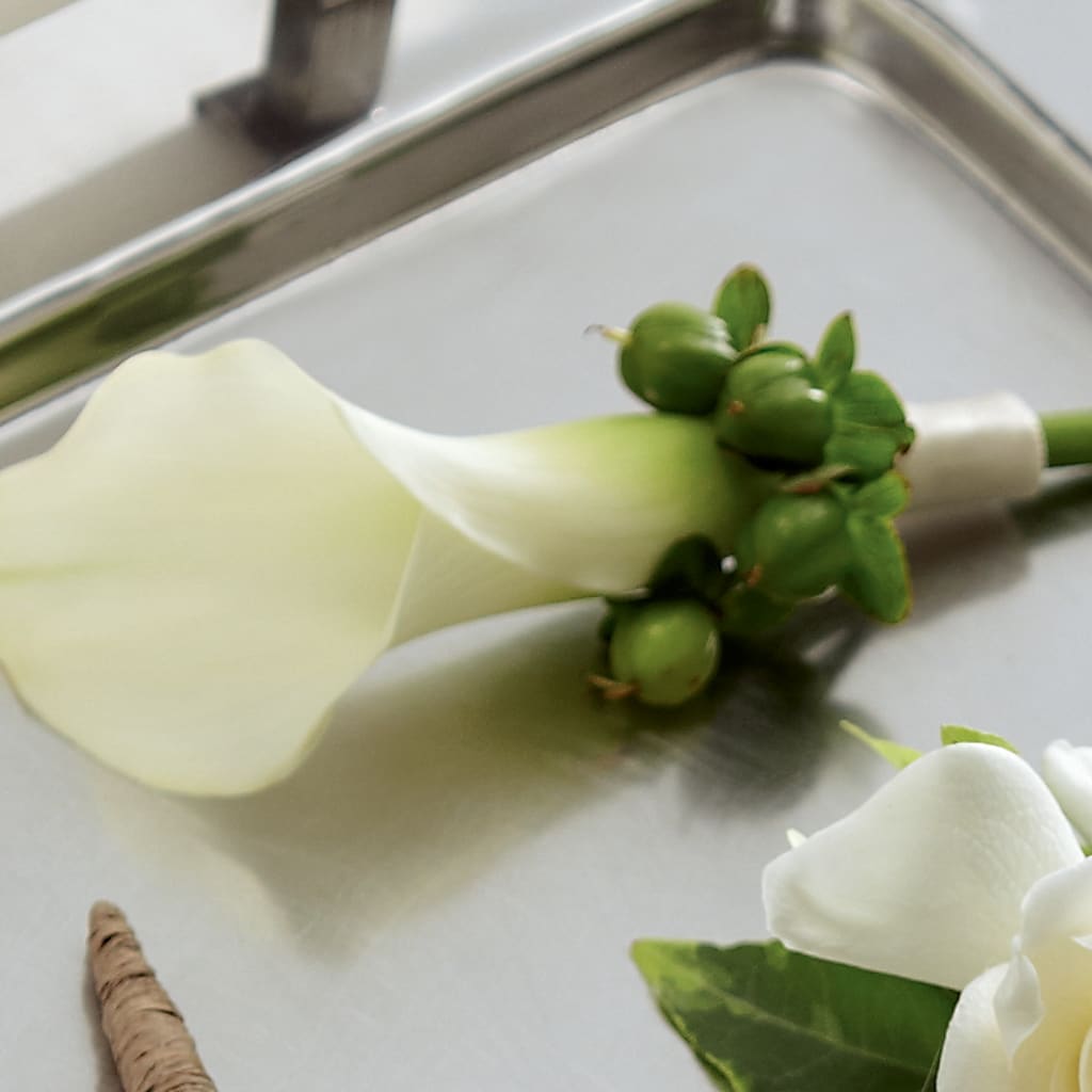 White Calla Boutonniere – JANIE'S COUNTRY GALLERY FLORIST, Bristol VA