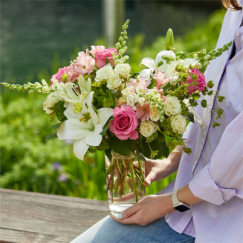 Fondly Bouquet – JANIE'S COUNTRY GALLERY FLORIST, Bristol VA