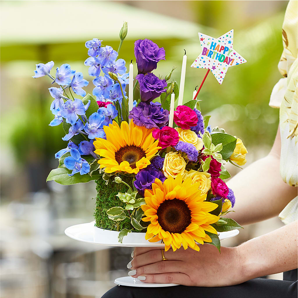 Star of the Day Floral Cake – JANIE'S COUNTRY GALLERY FLORIST, Bristol VA
