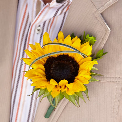 Free Spirit Boutonniere – JANIE'S COUNTRY GALLERY FLORIST, Bristol VA
